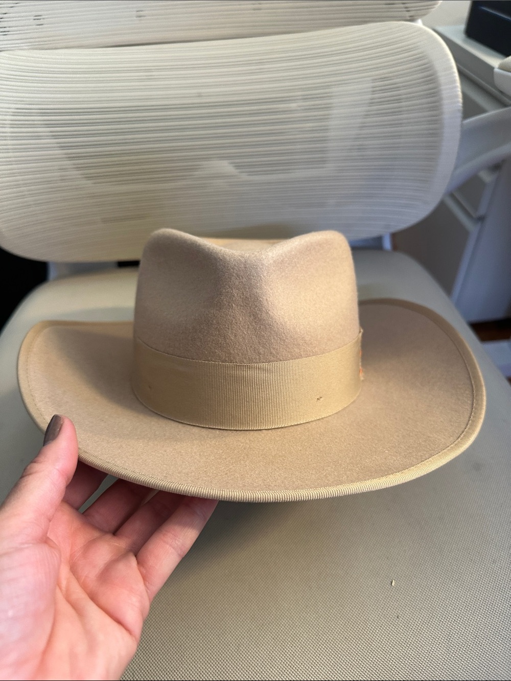 Neutral Felt Ranch Hat with Grosgrain Band